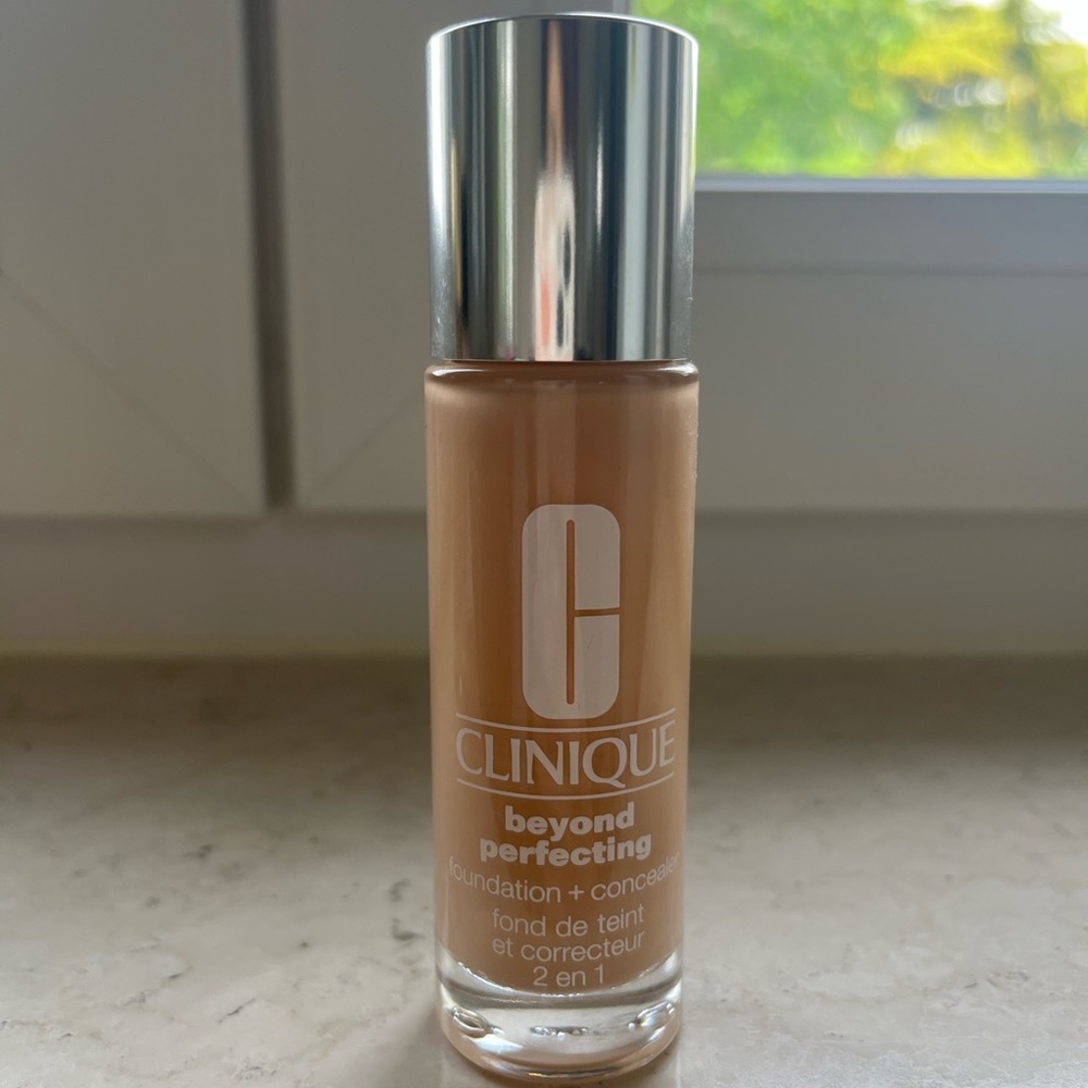 Clinique Beyond Perfecting Foundation+Concealer 2-in-1 in 6.5 Buttermilk (VF-N)